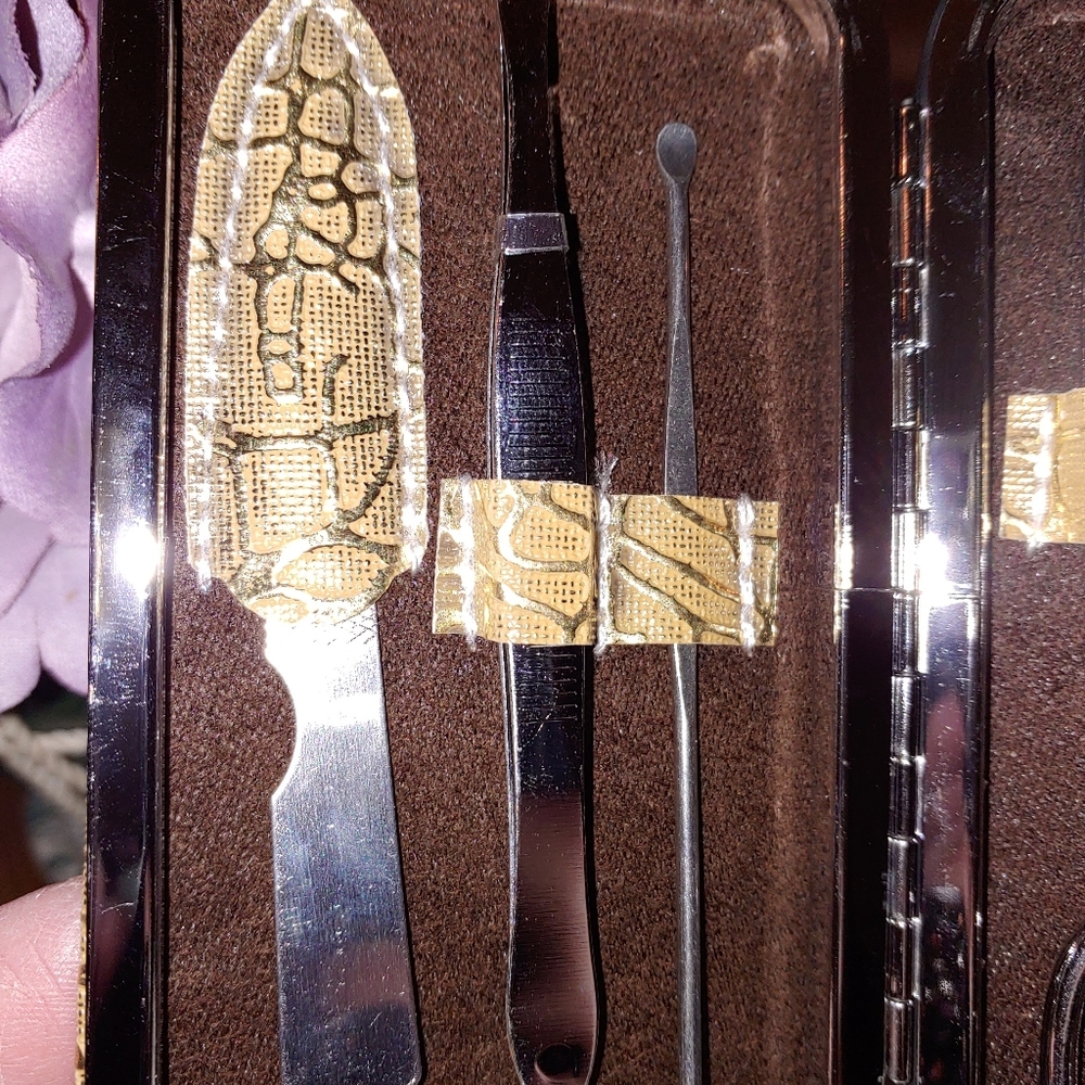 Manicure Kit - Picture 4 of 6